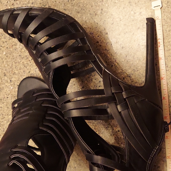 High Heels - Picture 6 of 6